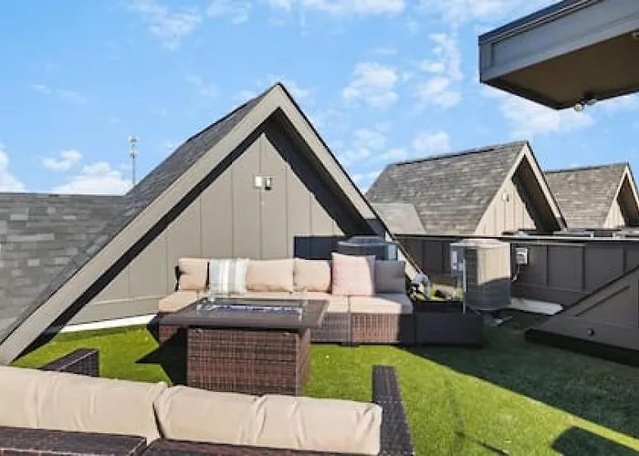 Large Patio, Rooftop Deck And Garage, 3 Miles To Broadway Nashville